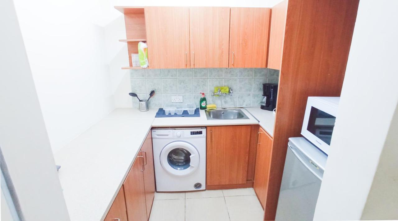 1A Beach & Business Apartment In The City Center! Larnaca Exterior foto
